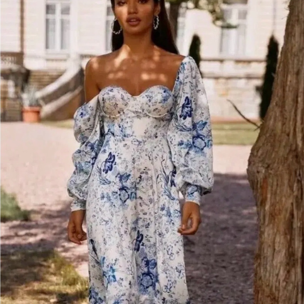 Blue & White Floral Puff-Sleeve Midi Dress - Picture 3 of 13